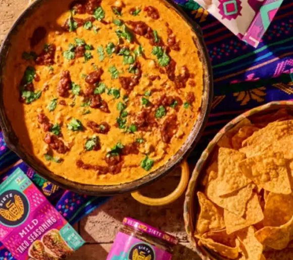 Siete Foods pan with cheese and chips